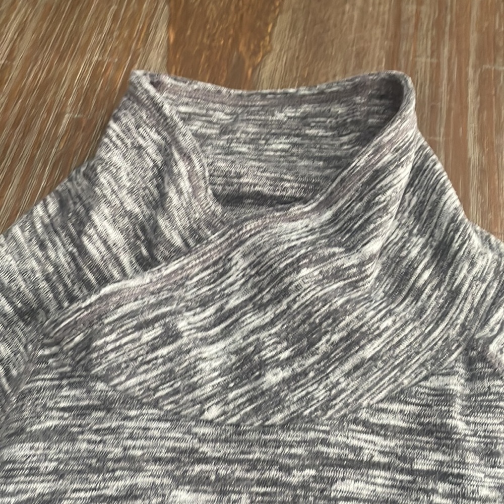 ❗️SOLD❗️Athleta Techie Sweater Heather Gray Cowl Neck Size XS - Picture 4 of 8
